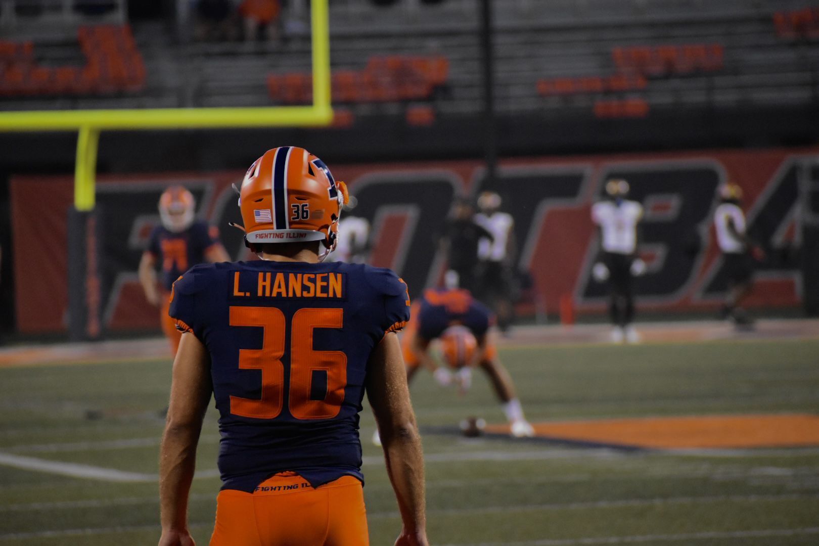 PHOTOS: Illinois warms up against Maryland